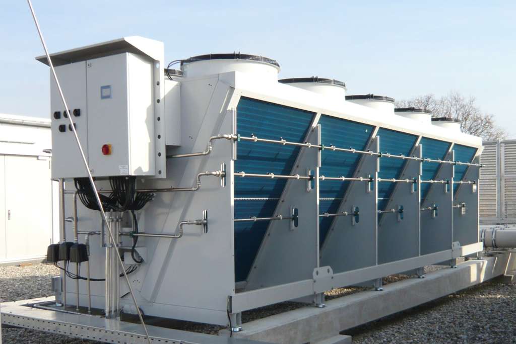 Dry cooled chiller
